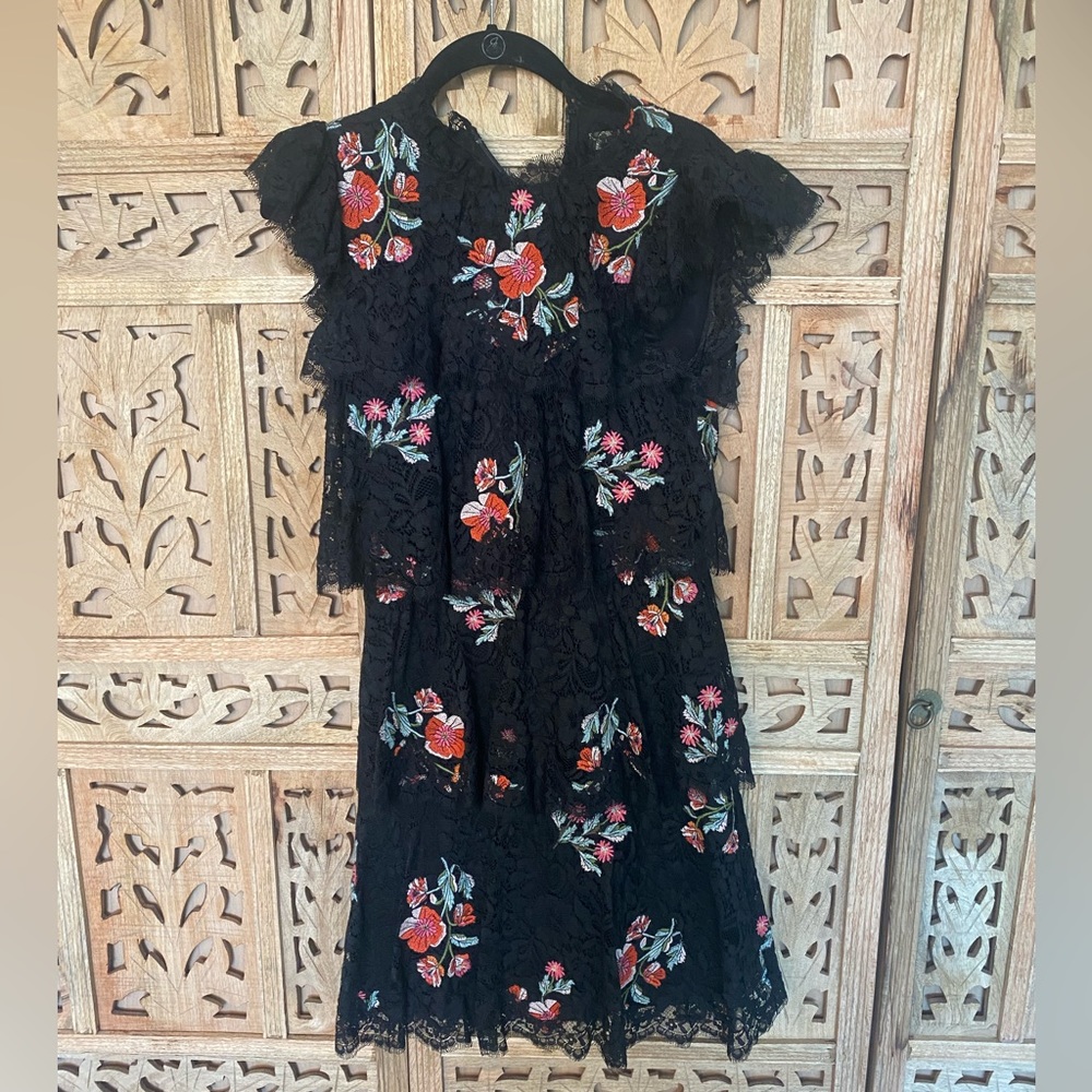 Beautiful lace overlay dress, with floral embroidery